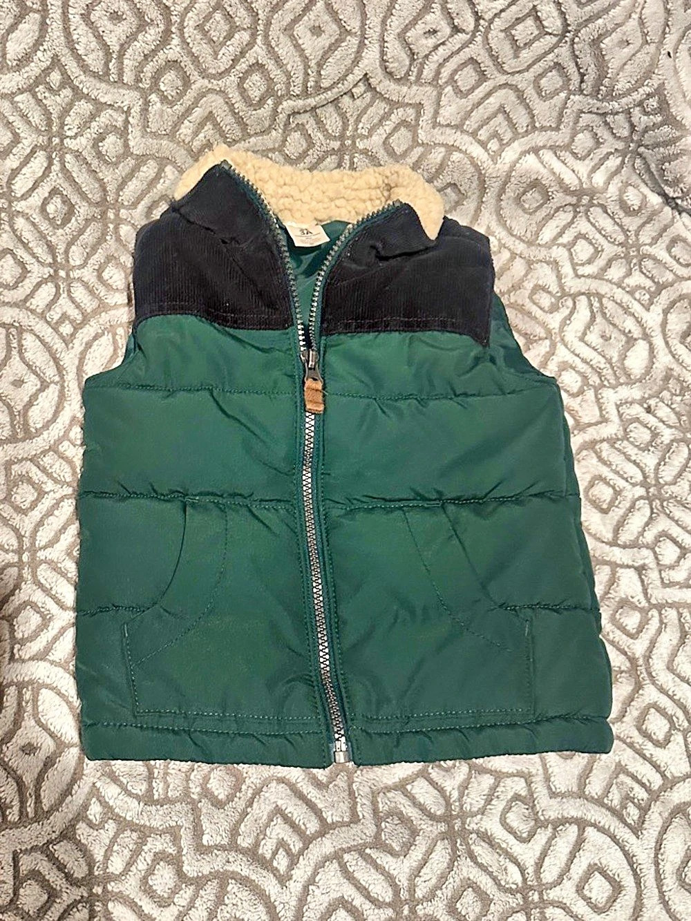 Carter's Boys 3T Green & Black Quilted Vest Like New